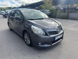 Mörkgrå (grå) Begagnad 2010 Toyota Verso Multidrive S Minibuss | 79 900 kr (Marknadspris)