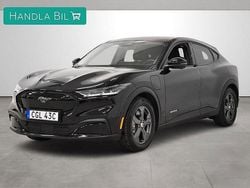 Svart Begagnad 2022 Ford Mustang Mach-E SUV | 389 900 kr (Marknadspris)