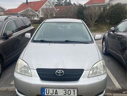 Silver Begagnad 2003 Toyota Corolla Halvkombi | 32 999 kr (Marknadspris)