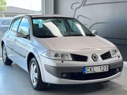 Ljusgrå Begagnad 2007 Renault Mégane III Halvkombi | 34 900 kr (Marknadspris)