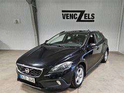 Svart Begagnad 2013 Volvo V40 CC Summum Kombi | 109 000 kr (Lite dyr)