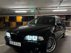Svart Begagnad 2003 BMW 525 M Sport Kombi | 64 900 kr (Marknadspris)