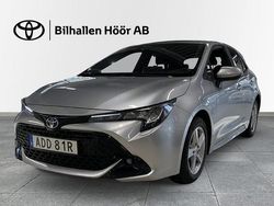 Silver Begagnad 2023 Toyota Corolla Hybrid Active Halvkombi | 274 900 kr (Bra pris)