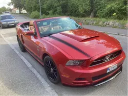 Röd Begagnad 2013 Ford Mustang Convertible Cab | 209 000 kr (Marknadspris)
