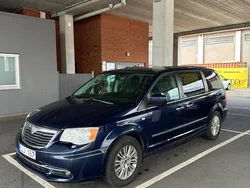 Blå Begagnad 2012 Lancia Voyager Minibuss | 99 000 kr (Marknadspris)
