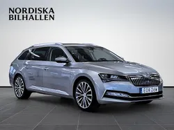 Grå Begagnad 2021 Skoda Superb Business Line Kombi | 279 795 kr (Marknadspris)