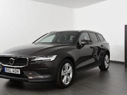 Grå Begagnad 2024 Volvo V60 CC Core Kombi | 415 800 kr (Marknadspris)