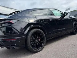 Svart Begagnad 2021 Lamborghini Urus SUV | 2 399 000 kr