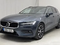Mörkblå Begagnad 2022 Volvo V60 Momentum Kombi | 294 900 kr (Bra pris)