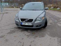 Grå Begagnad 2008 Volvo V50 Momentum Kombi | 21 000 kr (Marknadspris)