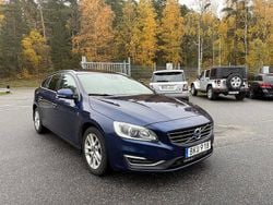 Blå Begagnad 2015 Volvo V60 Ocean Race Kombi | 129 900 kr (Marknadspris)