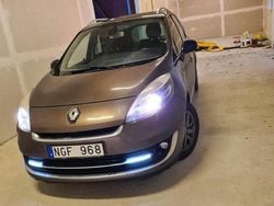 Brun Begagnad 2013 Renault Grand Scénic III Bose Edition Minibuss | 45 000 kr (Bra pris)