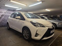 Vit Begagnad 2018 Toyota Yaris Hybrid Active Halvkombi | 129 900 kr (Bra pris)