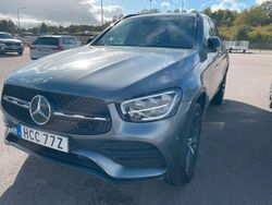 Grå (selenitgrå metallic) Begagnad 2022 Mercedes GLC300 AMG Sedan | 449 000 kr (Marknadspris)