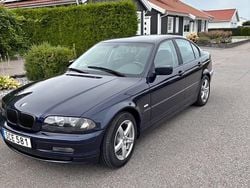 Blå Begagnad 2001 BMW 320 Sedan | 47 000 kr (Marknadspris)