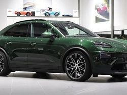 Mörkgrön Ny 2025 Porsche Macan 4 Electric SUV | 1 069 000 kr (Marknadspris)