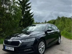 Svart Begagnad 2021 Skoda Octavia Ambition Kombi | 219 500 kr (Marknadspris)