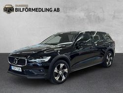 Svart Begagnad 2021 Volvo V60 CC Momentum Kombi | 313 900 kr (Marknadspris)