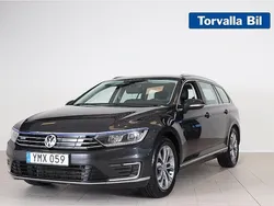 Mörkgrå Begagnad 2018 VW Passat GTE Kombi | 204 900 kr (Marknadspris)