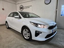 Vit Begagnad 2021 Kia Ceed Halvkombi | 159 000 kr (Bra pris)