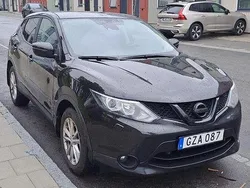 Svart Begagnad 2015 Nissan Qashqai SUV | 85 000 kr (Marknadspris)
