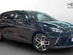 Svart (black) Begagnad 2023 MG MG4 EV Luxury Halvkombi | 349 990 kr