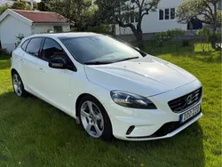 Vit Begagnad 2014 Volvo V40 R-Design Kombi | 123 000 kr (Marknadspris)