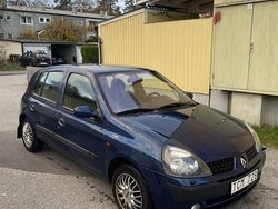 Blå Begagnad 2002 Renault Clio II Expression Halvkombi | 17 500 kr (Bra pris)