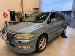 Blå Begagnad 2001 Mitsubishi Space Wagon Minibuss | 24 900 kr