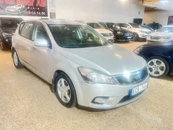 Silver Begagnad 2009 Kia Ceed EX Halvkombi | 35 900 kr (Marknadspris)