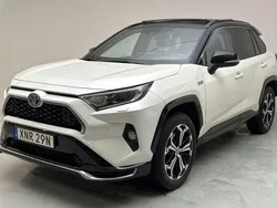 Vit Begagnad 2021 Toyota RAV4 Premium SUV | 329 000 kr