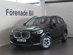 Svart (svart solid) Ny 2025 BMW iX1 Shadowline SUV | 502 400 kr (Bra pris)