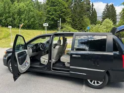 Svart Begagnad 2016 Chrysler Town & Country Minibuss | 165 000 kr (Superpris)