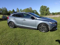 Blå Begagnad 2017 Volvo V40 CC Momentum Kombi | 159 000 kr (Lite dyr)