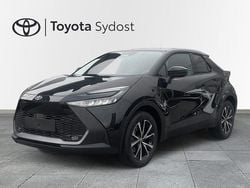 Svart Ny 2025 Toyota C-HR+ Style SUV | 399 800 kr (Bra pris)