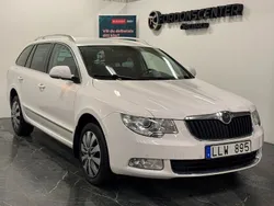 Vit Begagnad 2012 Skoda Superb Elegance Kombi | 74 900 kr (Marknadspris)