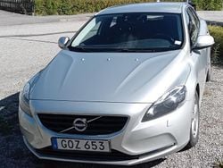 Silver Begagnad 2015 Volvo V40 Momentum Kombi | 85 000 kr (Bra pris)