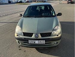 Begagnad 2003 Renault Clio II Expression Halvkombi | 12 000 kr (Bra pris)