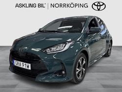 Grön Ny 2025 Toyota Yaris Hybrid Active Halvkombi | 259 000 kr (Marknadspris)