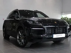 Svart (chromite black metallic) Begagnad 2023 Porsche Cayenne Platinum Edition SUV | 925 000 kr (Bra pris)