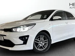 Vit (white) Begagnad 2022 Kia Rio Advance Halvkombi | 189 900 kr (Marknadspris)
