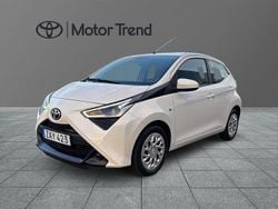 Vit Begagnad 2018 Toyota Aygo X-play Halvkombi | 89 000 kr (Marknadspris)
