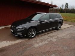 Mörkgrå (grå) Begagnad 2021 VW Passat GT Kombi | 258 000 kr (Marknadspris)