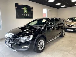Svart Begagnad 2015 Volvo V60 CC Momentum Kombi | 185 900 kr (Marknadspris)