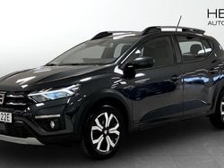 Mörkgrå (grey) Begagnad 2022 Dacia Sandero Stepway Halvkombi | 154 900 kr (Bra pris)