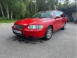 Röd Begagnad 2005 Volvo V70 Business Edition Kombi | 19 000 kr (Bra pris)