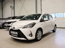 Vit Begagnad 2020 Toyota Yaris Hybrid Active Halvkombi | 149 800 kr (Marknadspris)