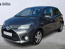 Mörkgrå Begagnad 2015 Toyota Yaris Hybrid Edition Halvkombi | 129 900 kr (Lite dyr)
