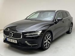 Svart Begagnad 2021 Volvo V60 Momentum Kombi | 329 000 kr (Marknadspris)