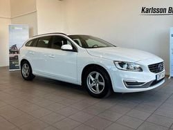 Vit Begagnad 2016 Volvo V60 Momentum Kombi | 169 900 kr (Marknadspris)